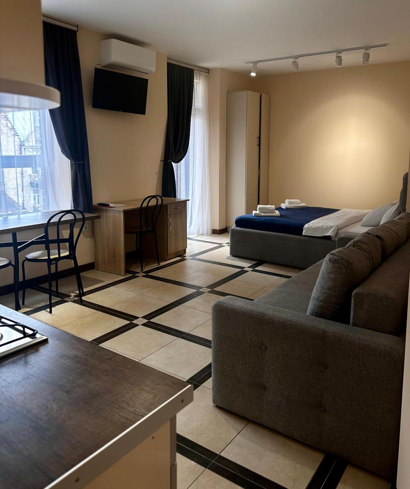 Opera Center Hotel & Apartments Лвив Екстериор снимка